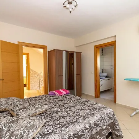 Paradise Town Elite 100 Mbps Free Wifi Vila